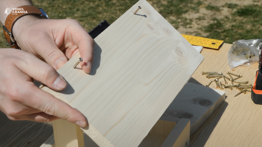 jak vyrobit krmitko pro ptaky_ptačí krmítko návod